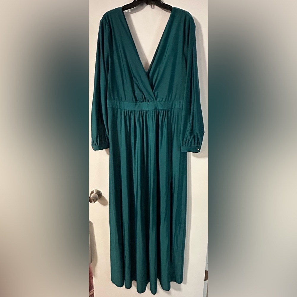 Elegant Long Sleeve Emerald Dress